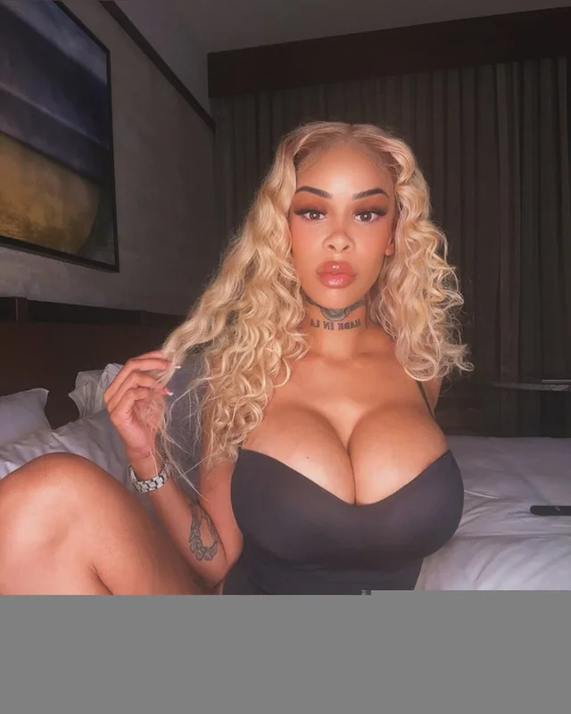 Itsbigsade OnlyFans curvy blonde creator