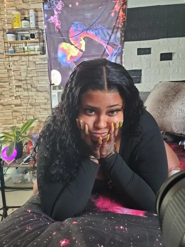 Itshennedusse OnlyFans adult content creator