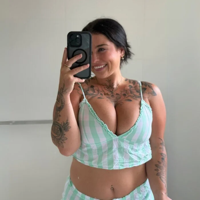 Mia Bianco OnlyFans Aussie creator with natural melons