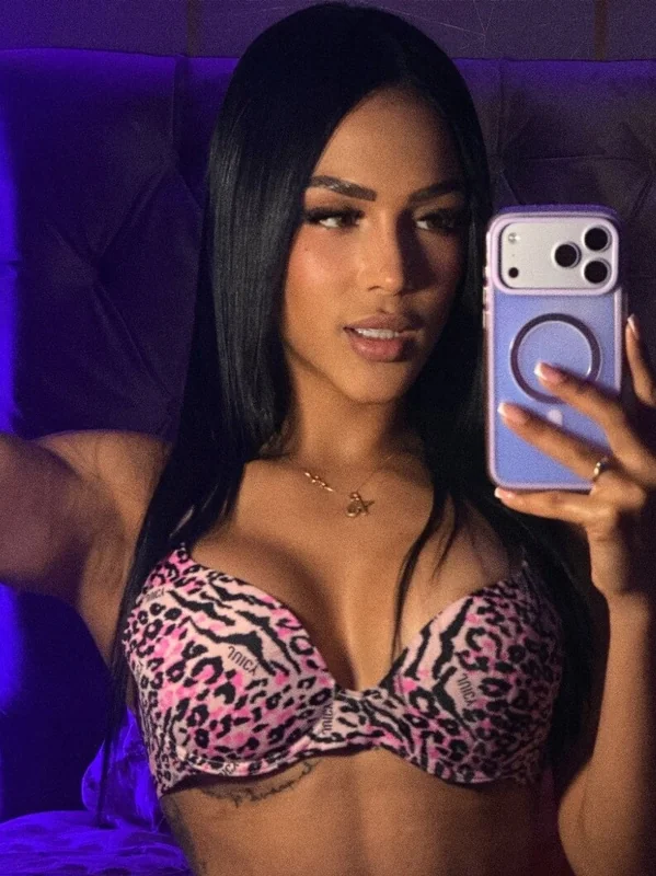 • - OnlyFans Creator Profile Picture