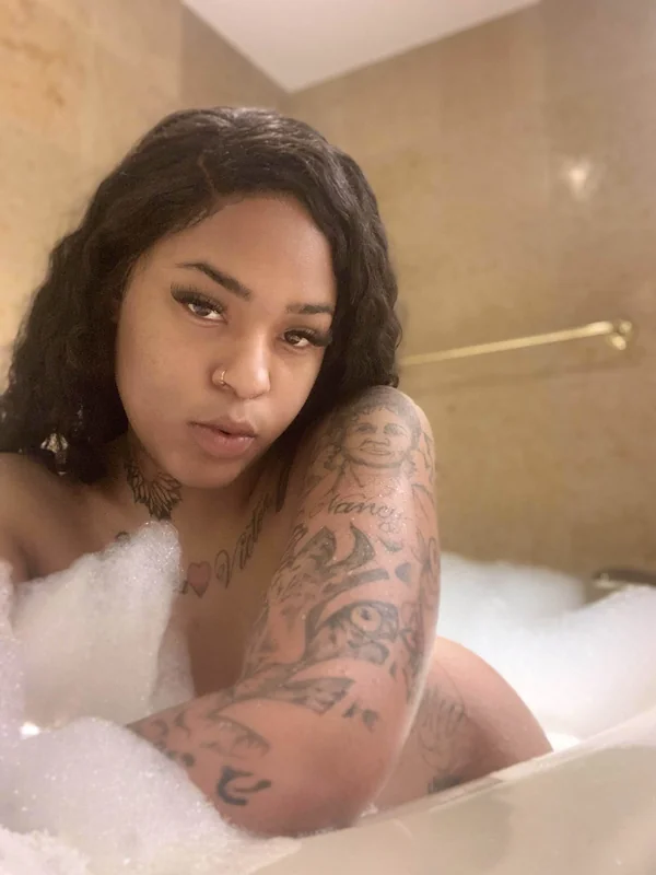Jackieguwop OnlyFans Creator Jackieguwop OnlyFans tatted ebony goddess