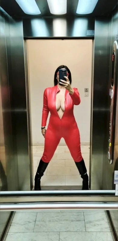 Janemommy78 OnlyFans creator with a vibrant personality