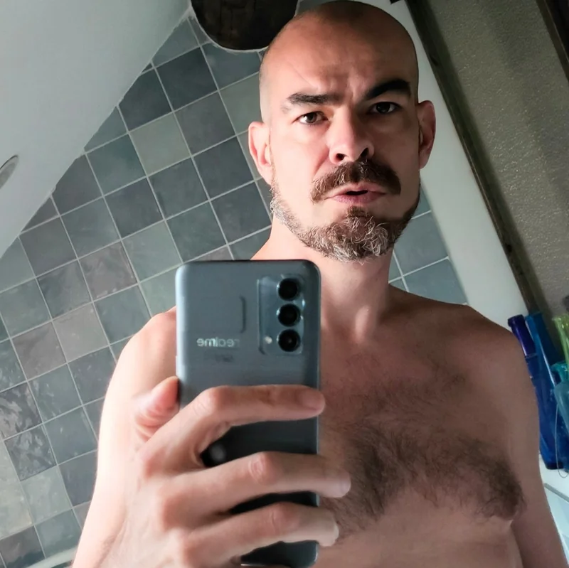 Januxshark OnlyFans profile with streetwear style