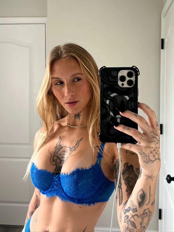 Jay on OnlyFans showcasing her tattooed fitness model aesthetic