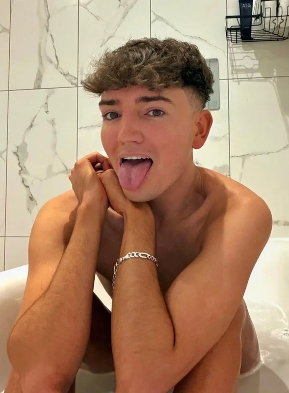 Jay Santini OnlyFans Profile Jay Santini OnlyFans British twink with cute face