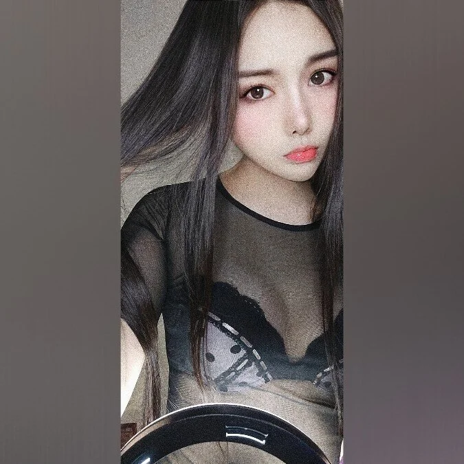 Janne OnlyFans glamorous creator