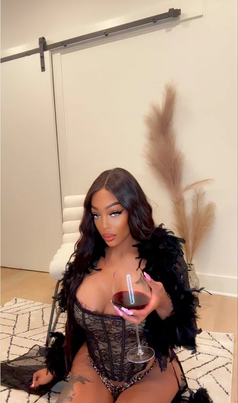 Jerrika Jacuzzi OnlyFans Profile Jerrika Jacuzzi OnlyFans curvy creator