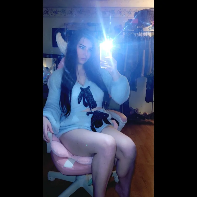 Jessica Lynn OnlyFans host with friendly personality