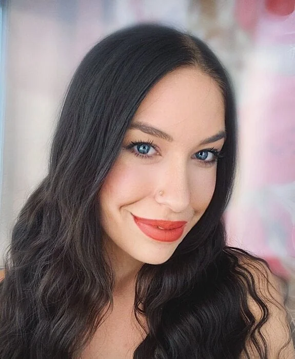 Jessymiddle OnlyFans creator with unique hobbies