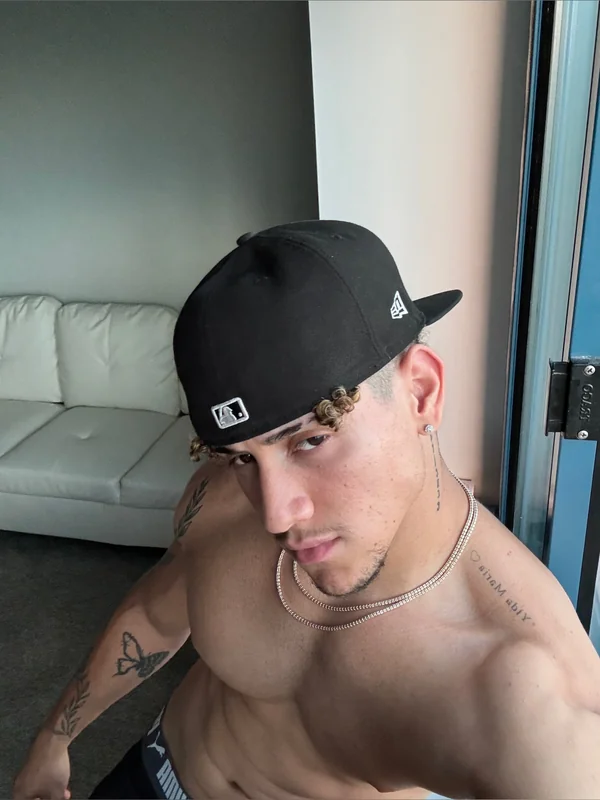 Papi juancho 🤴🏻 OnlyFans exclusive content creator.
