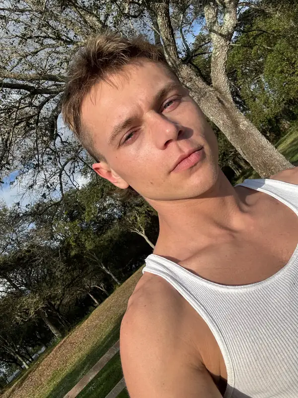 Johnnymoonman OnlyFans muscle enthusiast