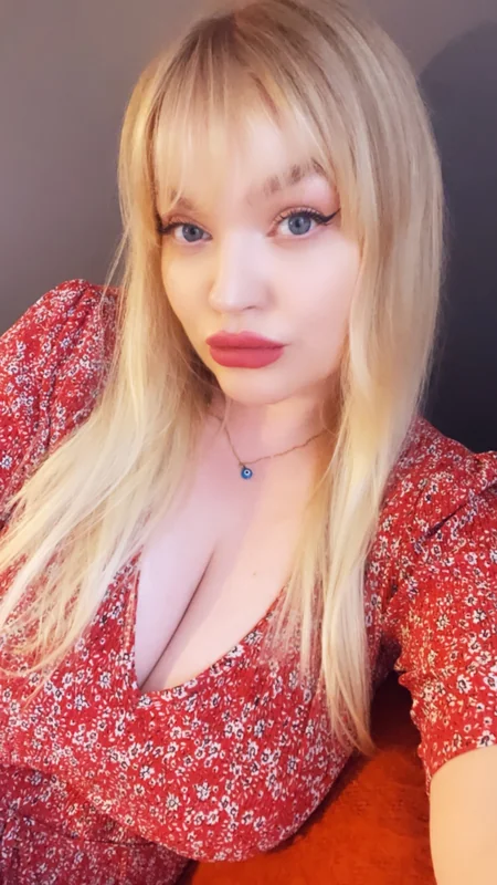 Jata OnlyFans British babe with ocean blue eyes