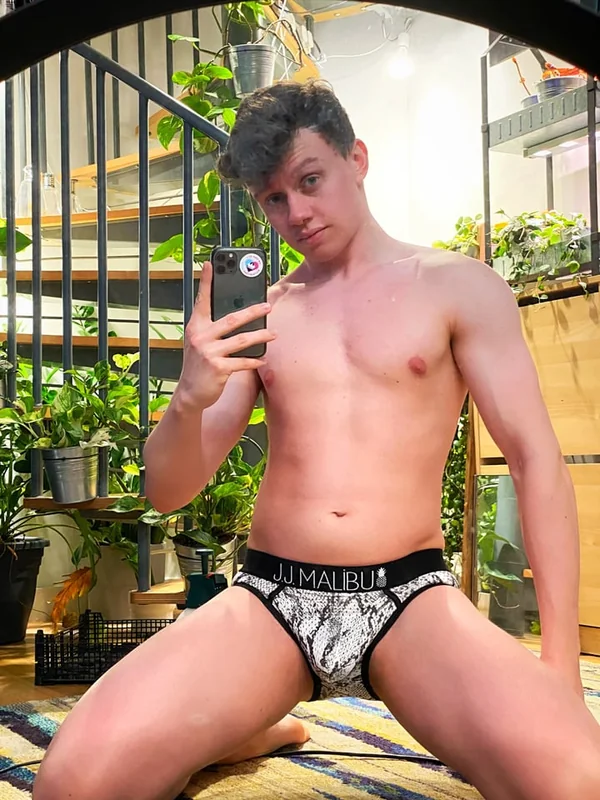 Joshcollinsfree OnlyFans male creator