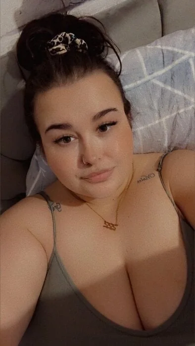 Juicylucie OnlyFans Profile Juicylucie OnlyFans creator with a captivating smile