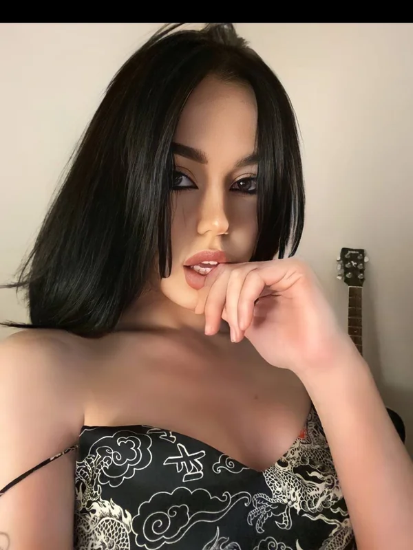 Julia Pearl OnlyFans profile