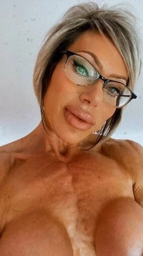 Juliepereirapt OnlyFans British and Irish Muscle Model