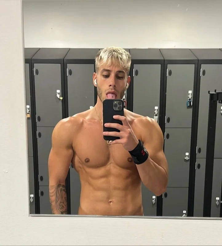 Justinldn OnlyFans hot Italian guy