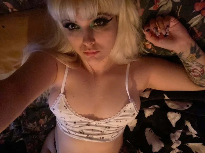 Justise OnlyFans Creator Justise OnlyFans creator with colorful inked style