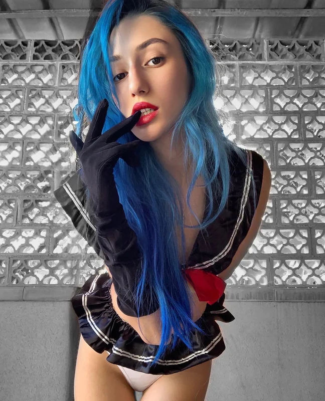 Kandela OnlyFans Artistic Nude Creator