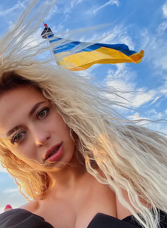 Karolinesexybunny on OnlyFans playful creator