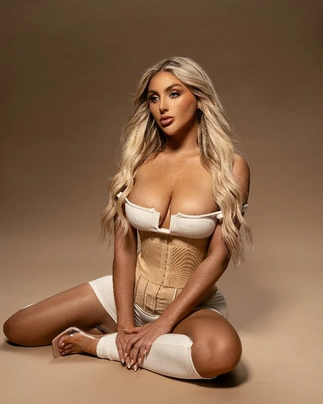 Kayley Gunner OnlyFans Glamour Model
