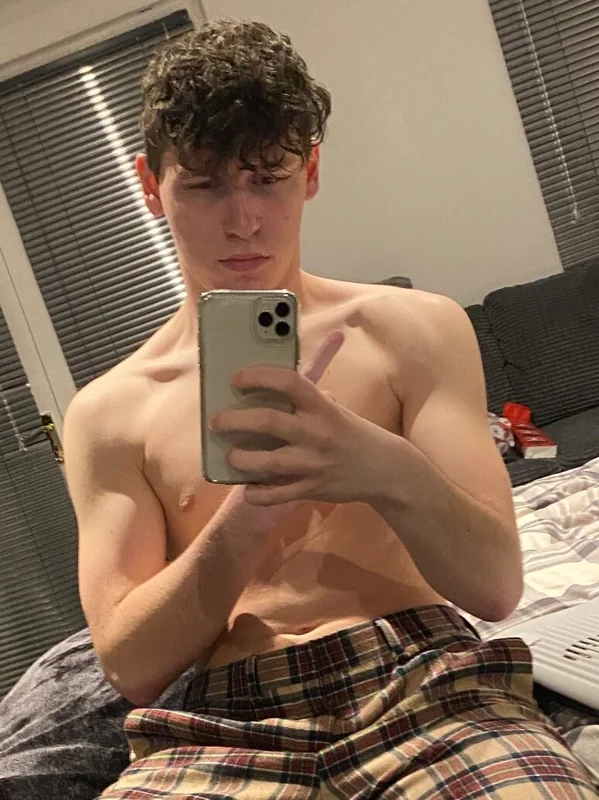 Kieran Twunk OnlyFans sweet brunette boy