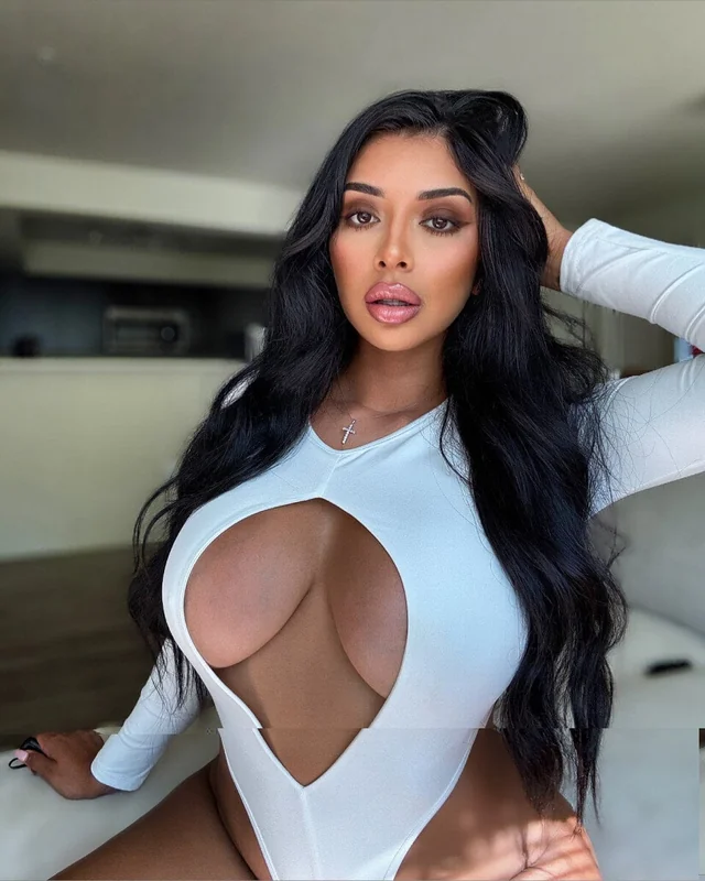 Kimberly OnlyFans Profile Kimberly on OnlyFans with glam selfies