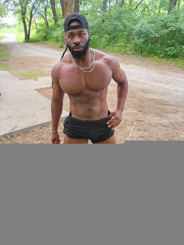 Kingleonlusciousxxl OnlyFans athletic male creator