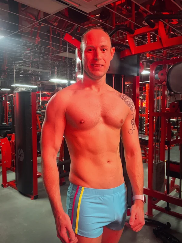 Kingsxlondon OnlyFans gay gym-fit content creator.