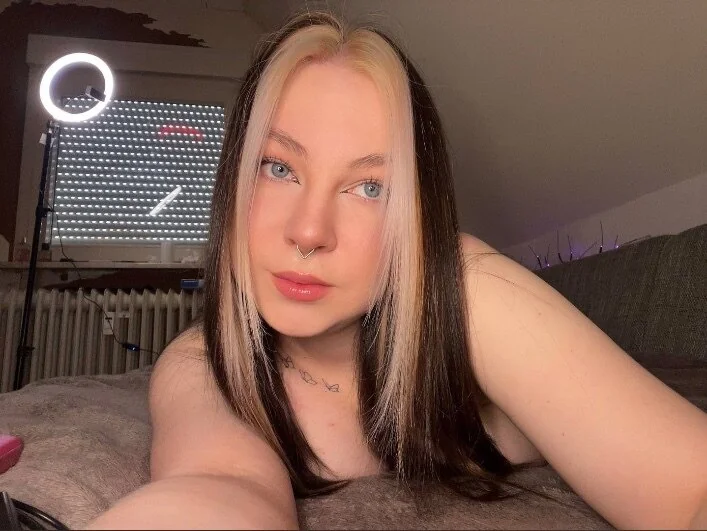 Kira🧚🏻 OnlyFans creator with a cute face