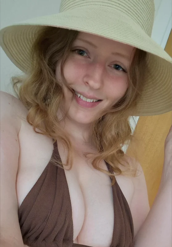 Curvy PAWG Emily OnlyFans profile