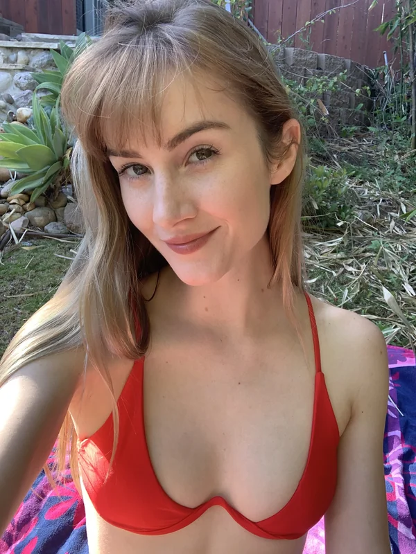 Kittenwithfangsfree OnlyFans Creator Kittenwithfangsfree OnlyFans creator showcasing her charm