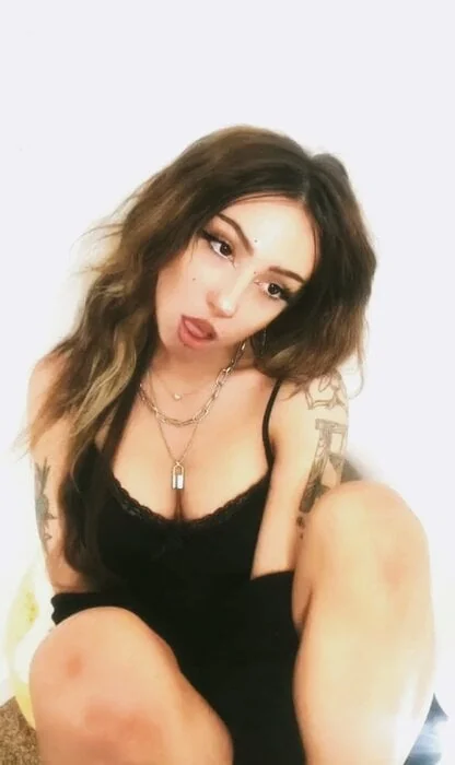 Kira OnlyFans profile