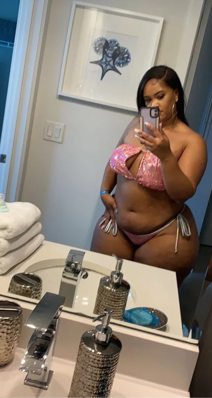 Exclusives Only OnlyFans Creator Exclusives Only OnlyFans creator with exclusive content