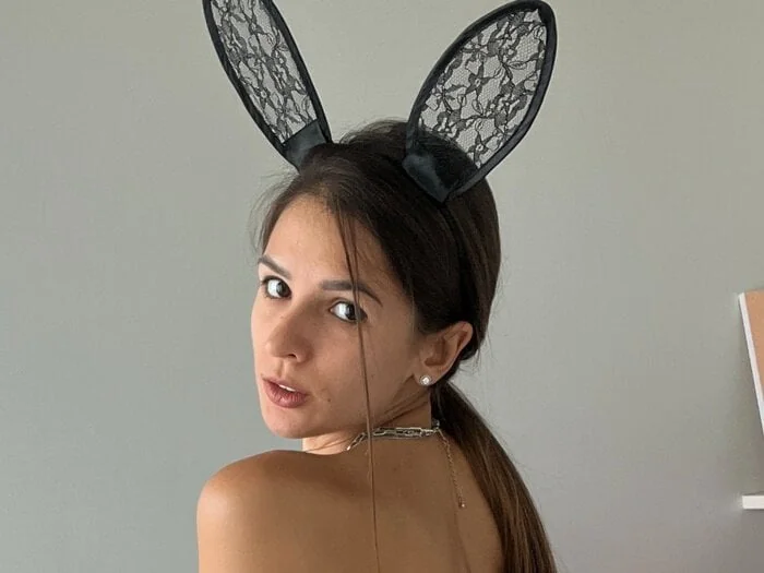 Kira OnlyFans Profile Kira OnlyFans creator with captivating personality
