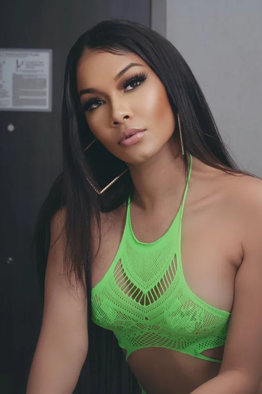 Kyrabanxxz OnlyFans Glamorous Creator Kyrabanxxz OnlyFans profile with glamorous appearance