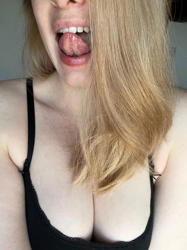 Lacey Freckles OnlyFans creator with natural beauty