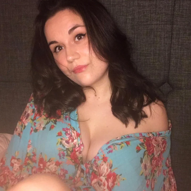 Lacey OnlyFans British creator with stunning photos