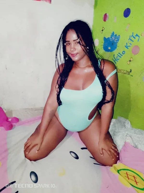 Jhoy OnlyFans creator with personalized content