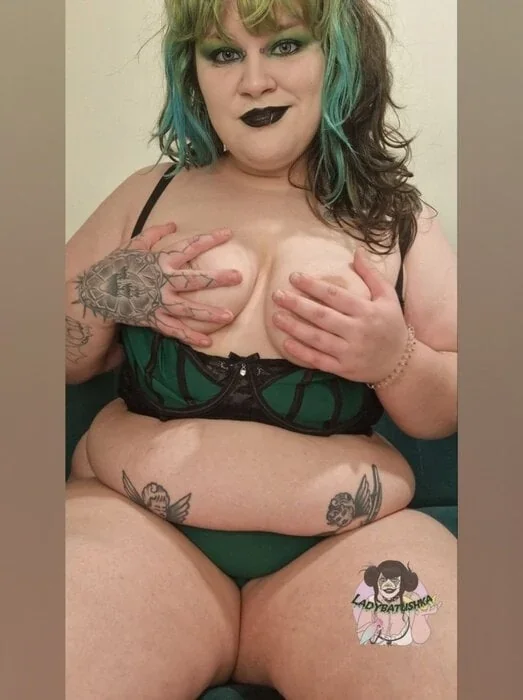 Ladybatushka OnlyFans Profile Ladybatushka OnlyFans alternative biker chick