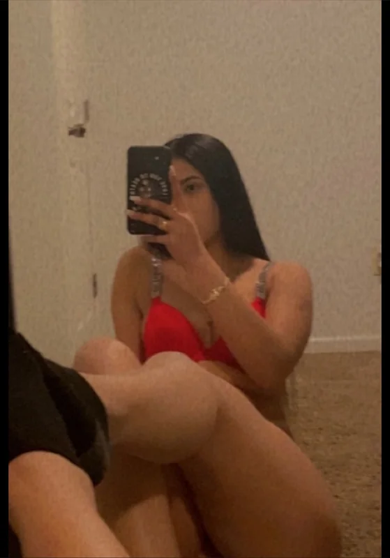 Naidelyn OnlyFans Curvy Creator