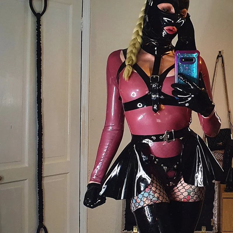 Latexloverlaura OnlyFans Profile Latexloverlaura OnlyFans creator with unique content