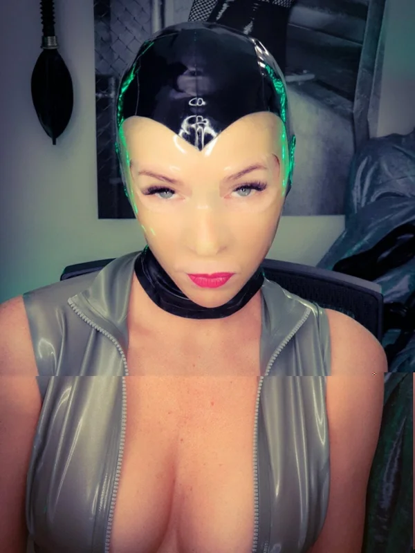 Latexrapture (Scarlett) - OnlyFans Creator Profile Picture
