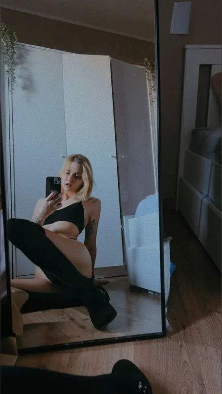 Lau OnlyFans creator with exclusive content