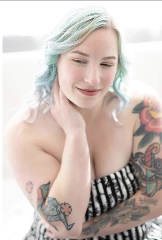 Laurzombi OnlyFans Profile Laurzombi OnlyFans tattooed creator
