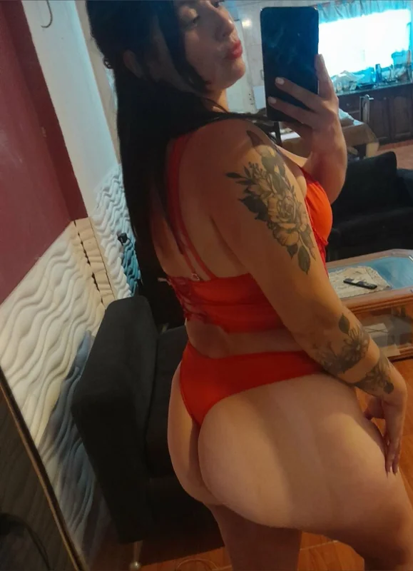 Laura OnlyFans tattooed beauty