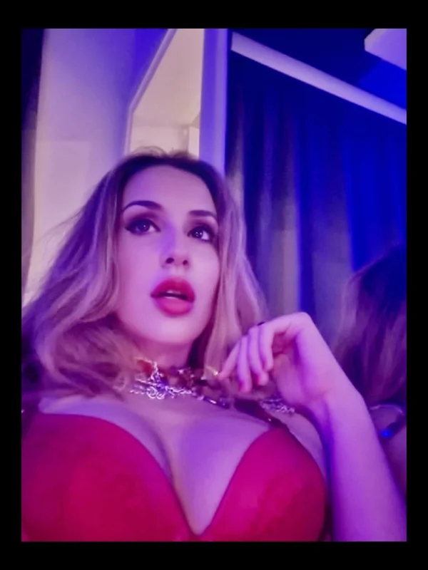 LeaFrank on OnlyFans showcasing her art