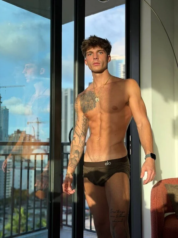 Leo Levine OnlyFans Creator with Exclusive Content