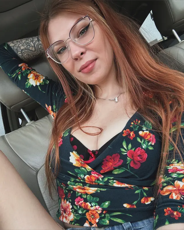 Leslie Lux OnlyFans profile