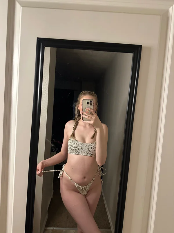 Lexi Lynne OnlyFans Creator Lexi Lynne OnlyFans MILF content creator
